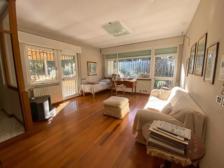 Immagine 13 di Villa in vendita  a Massa