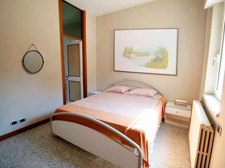 Immagine 27 di Villa in vendita  a Massa