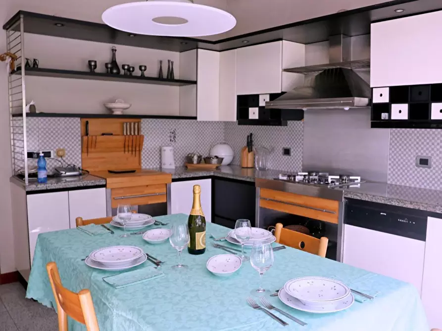 Immagine 32 di Villa in vendita  a Massa