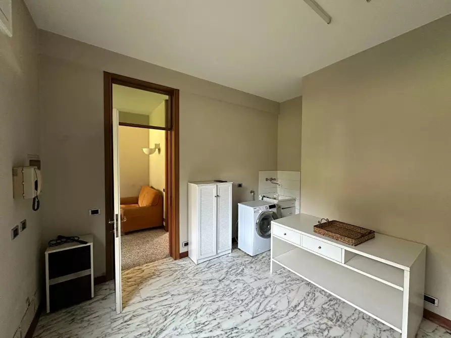 Immagine 91 di Villa in vendita  a Massa