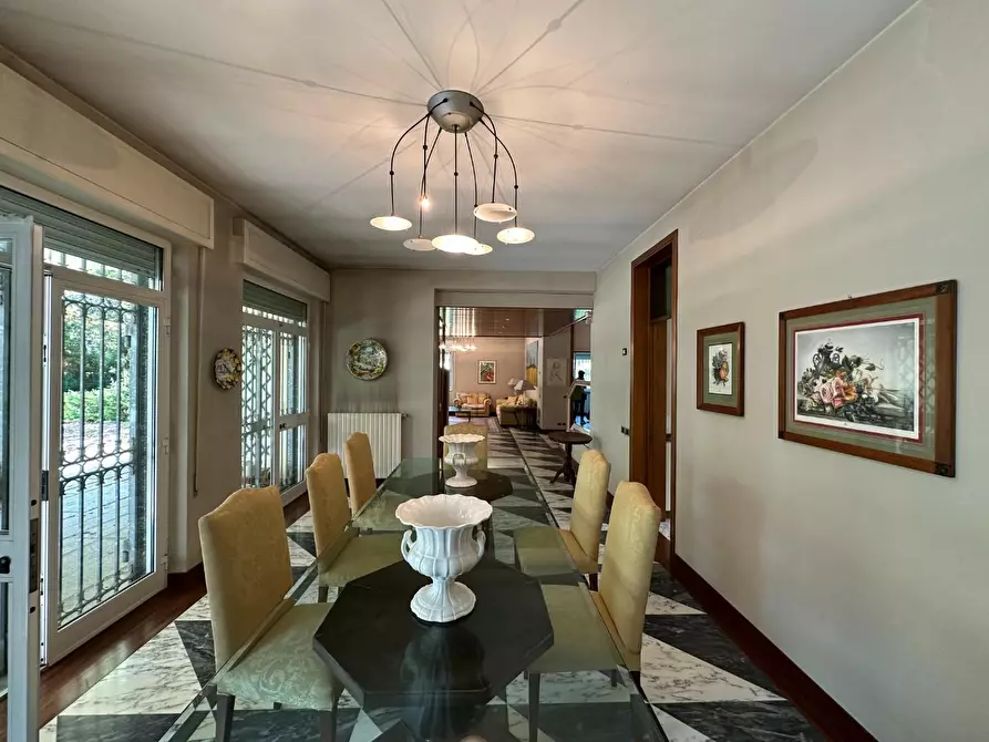 Immagine 99 di Villa in vendita  a Massa