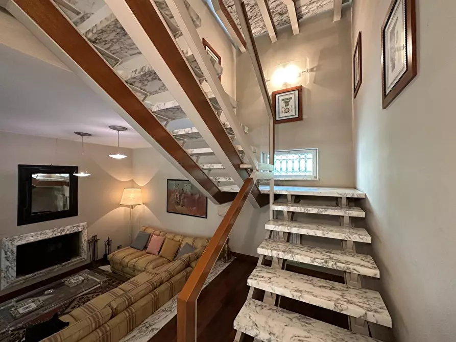 Immagine 86 di Villa in vendita  a Massa