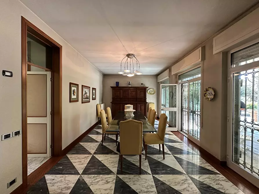 Immagine 104 di Villa in vendita  a Massa