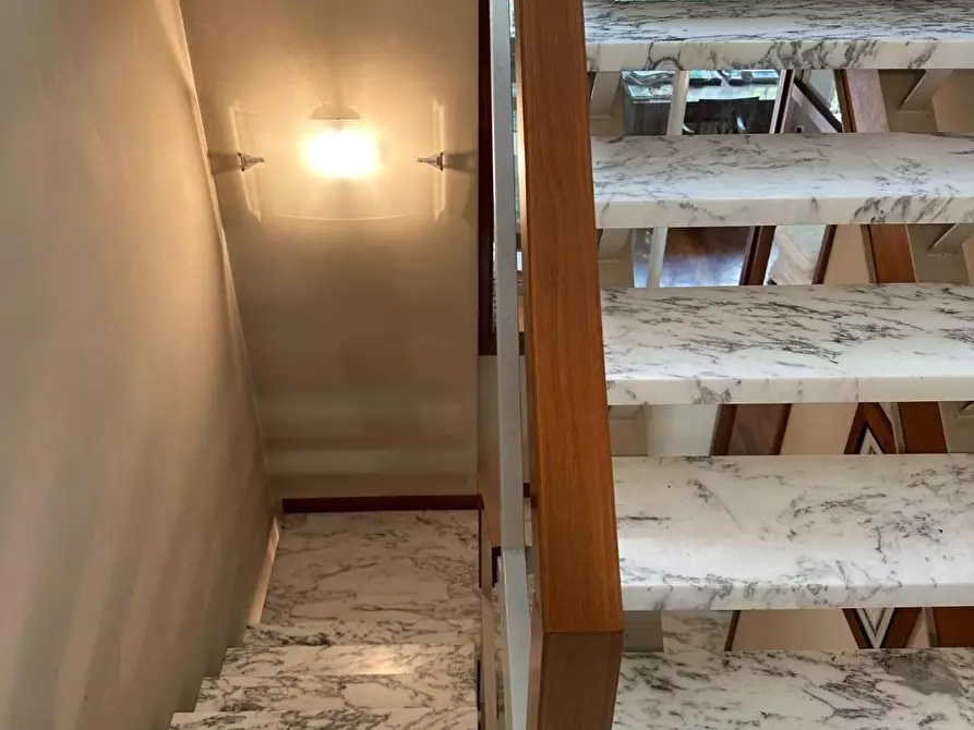 Immagine 64 di Villa in vendita  a Massa