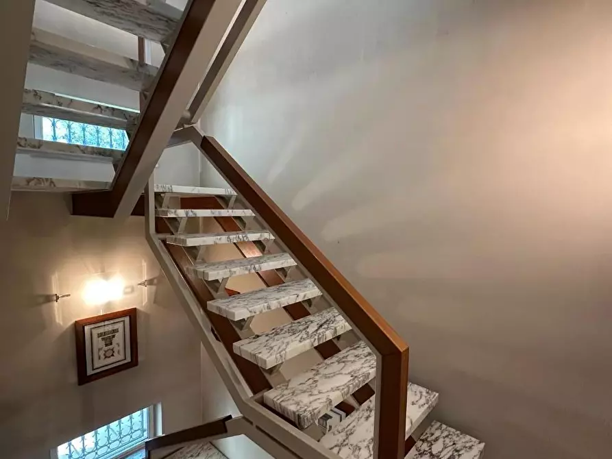 Immagine 63 di Villa in vendita  a Massa