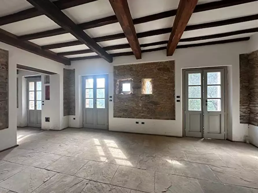 Immagine 7 di Casa colonica in vendita  a Camaiore