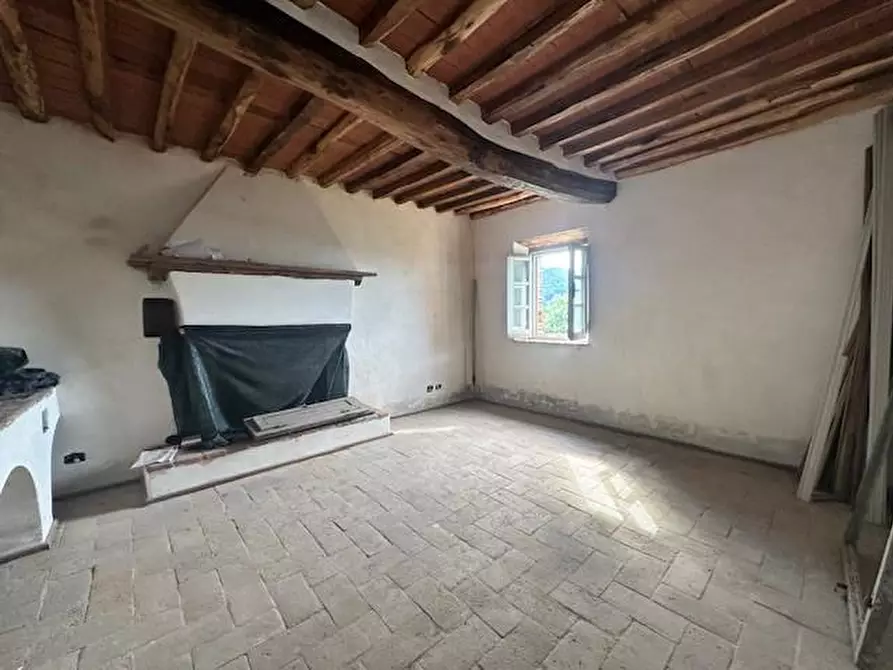 Immagine 26 di Casa colonica in vendita  a Camaiore