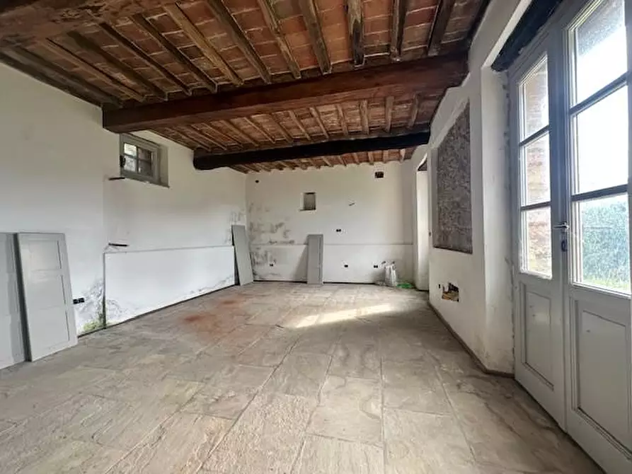Immagine 16 di Casa colonica in vendita  a Camaiore
