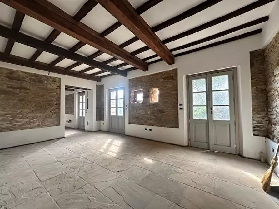 Immagine 14 di Casa colonica in vendita  a Camaiore