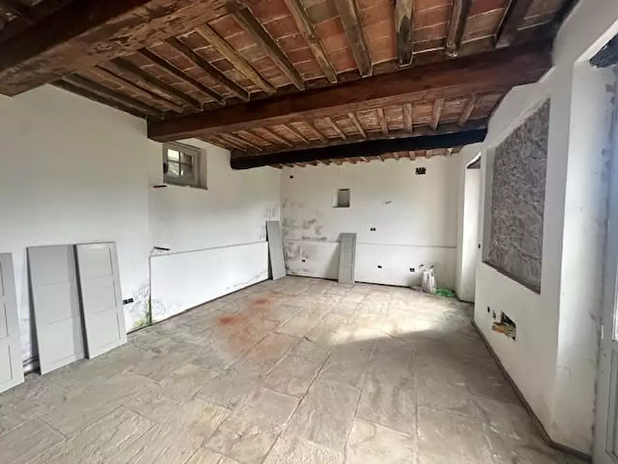 Immagine 12 di Casa colonica in vendita  a Camaiore