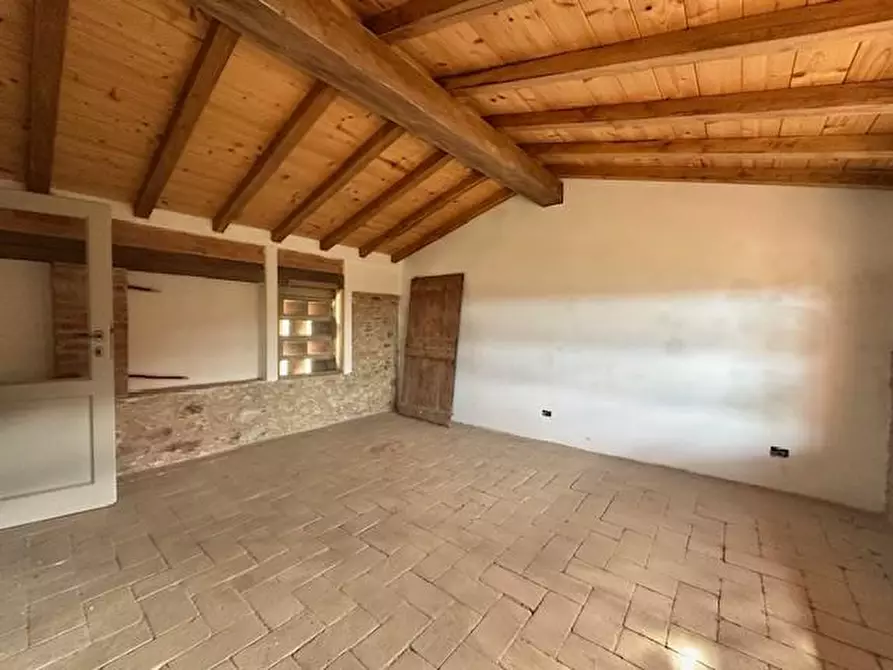 Immagine 30 di Casa colonica in vendita  a Camaiore