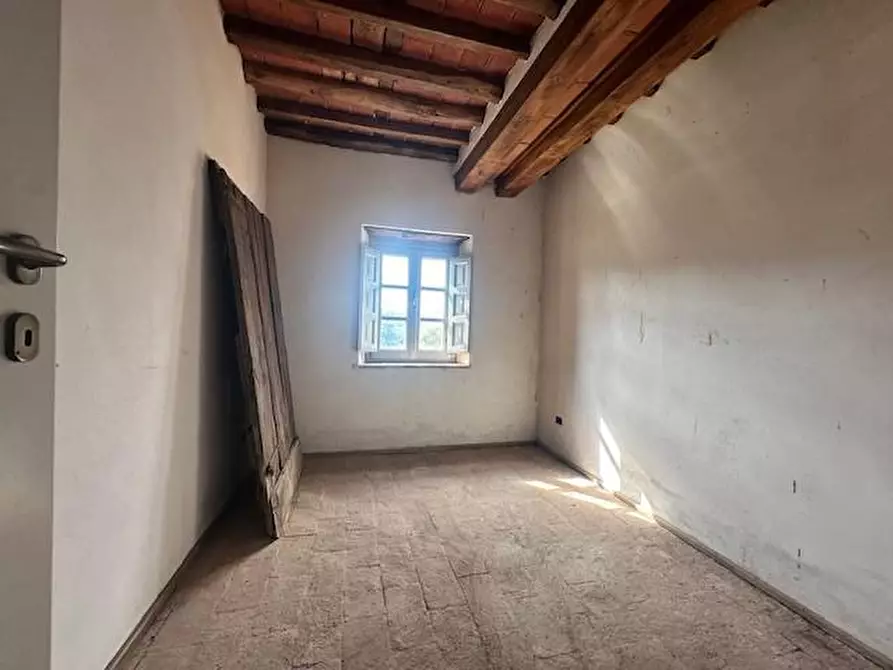 Immagine 19 di Casa colonica in vendita  a Camaiore