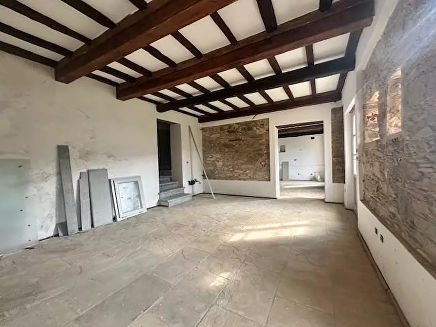 Immagine 15 di Casa colonica in vendita  a Camaiore