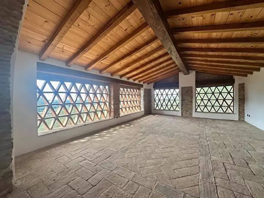 Immagine 28 di Casa colonica in vendita  a Camaiore