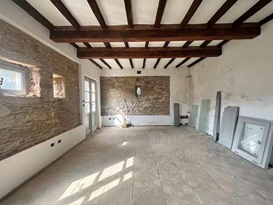 Immagine 6 di Casa colonica in vendita  a Camaiore