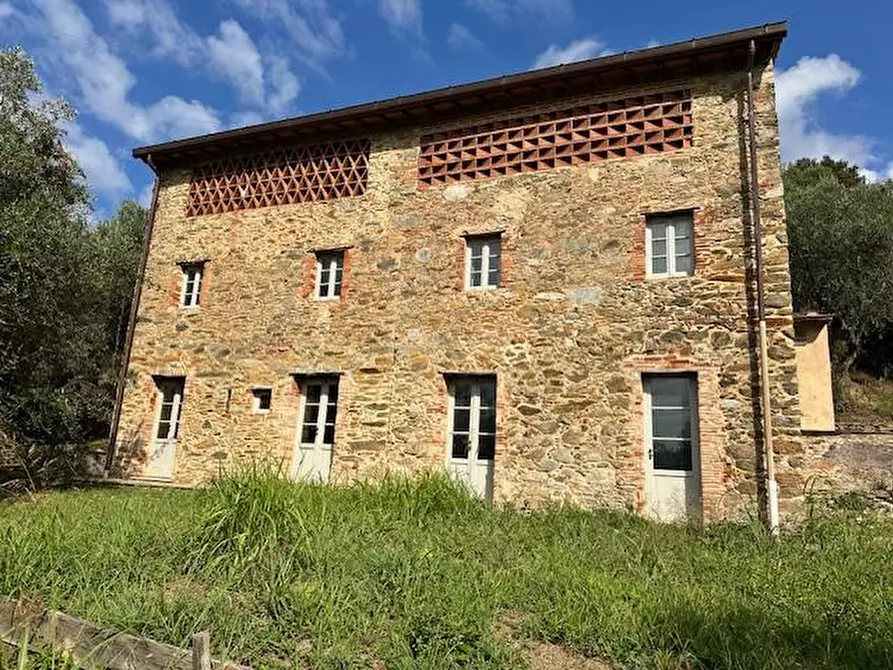 Immagine 37 di Casa colonica in vendita  a Camaiore