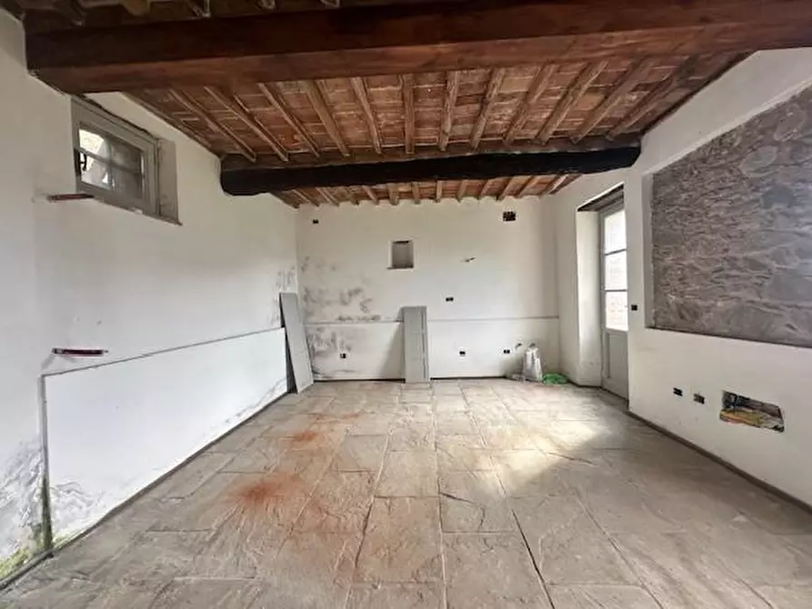 Immagine 13 di Casa colonica in vendita  a Camaiore