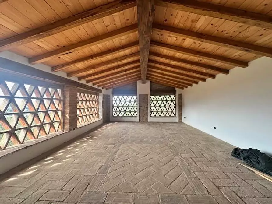 Immagine 27 di Casa colonica in vendita  a Camaiore