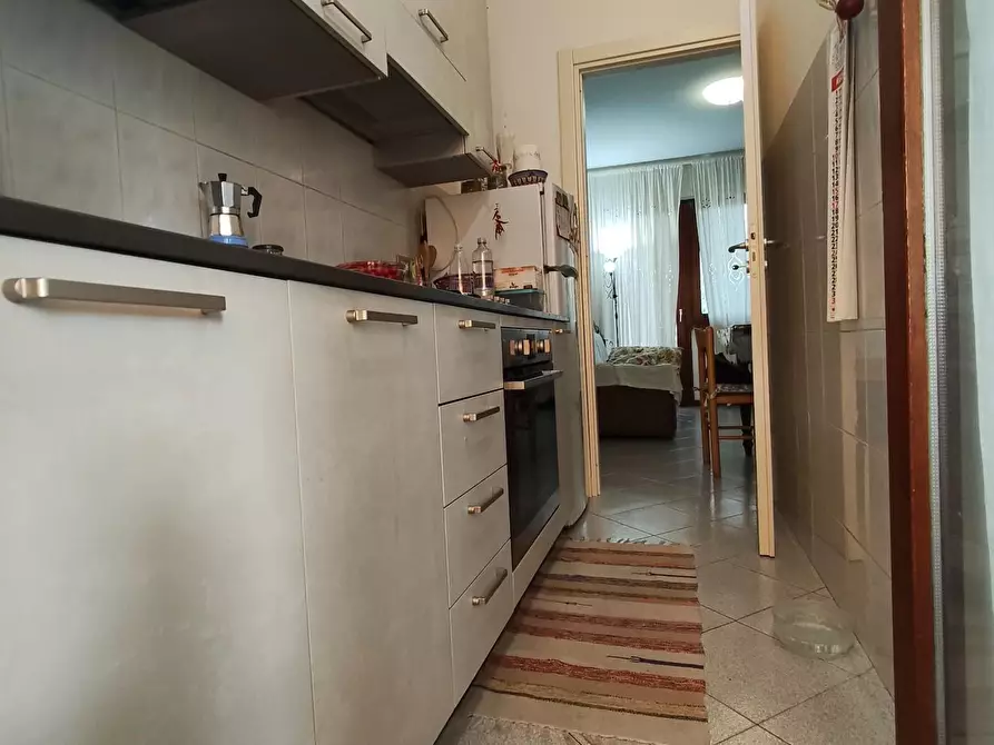 Immagine 21 di Appartamento in vendita  a Lucca