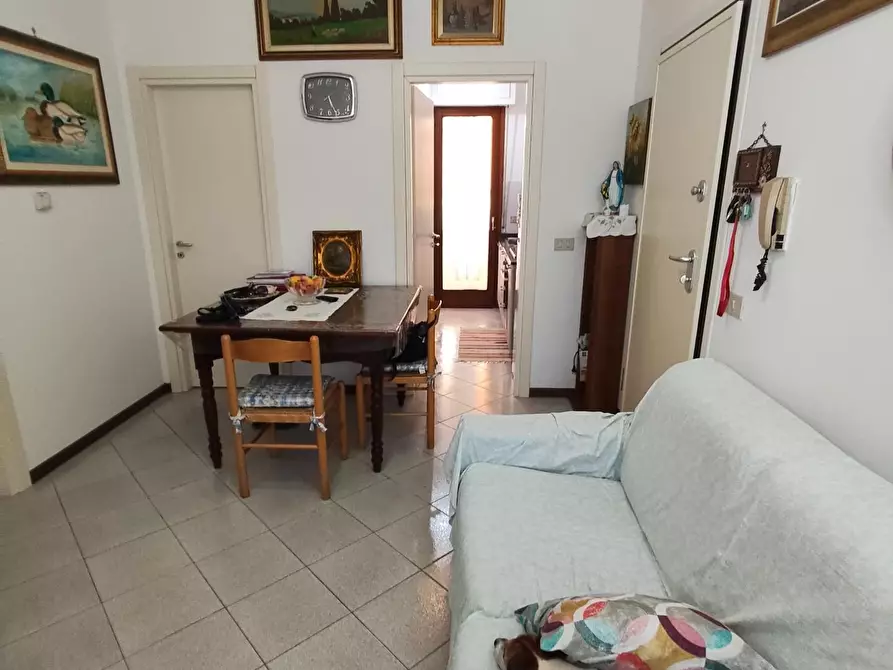 Immagine 16 di Appartamento in vendita  a Lucca