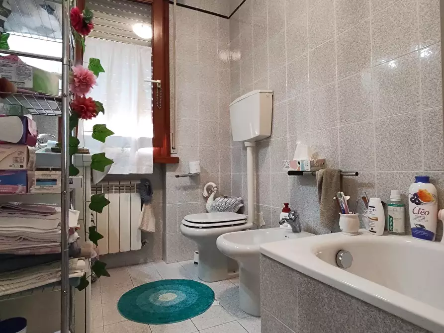 Immagine 14 di Appartamento in vendita  a Lucca