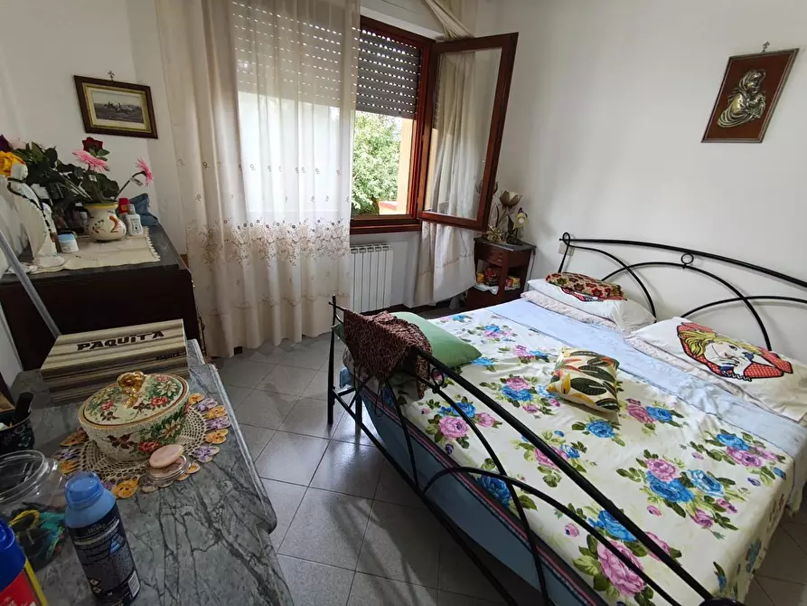 Immagine 5 di Appartamento in vendita  a Lucca