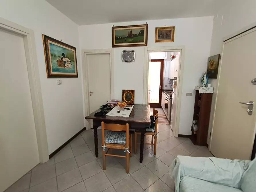 Immagine 15 di Appartamento in vendita  a Lucca