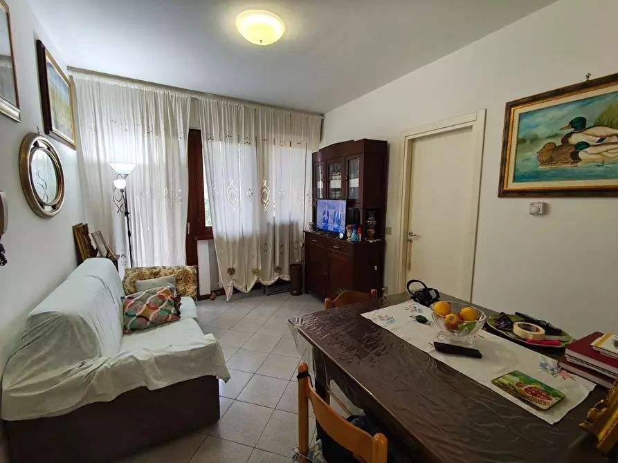 Immagine 1 di Appartamento in vendita  a Lucca