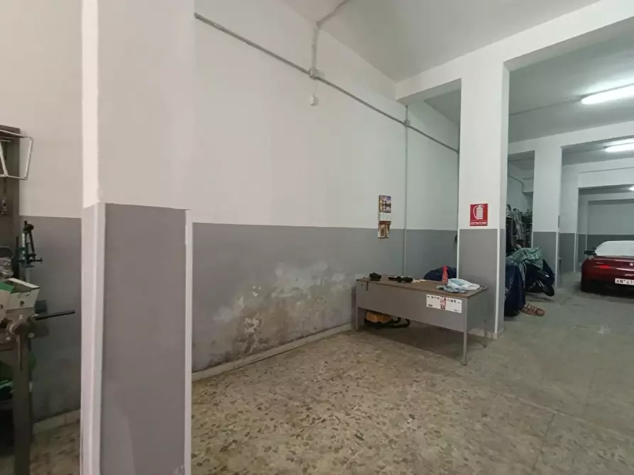 Immagine 19 di Magazzino in vendita  a Taranto