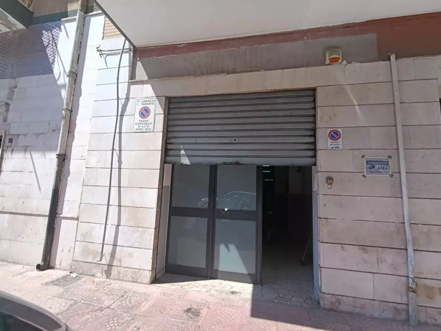 Immagine 2 di Magazzino in vendita  a Taranto