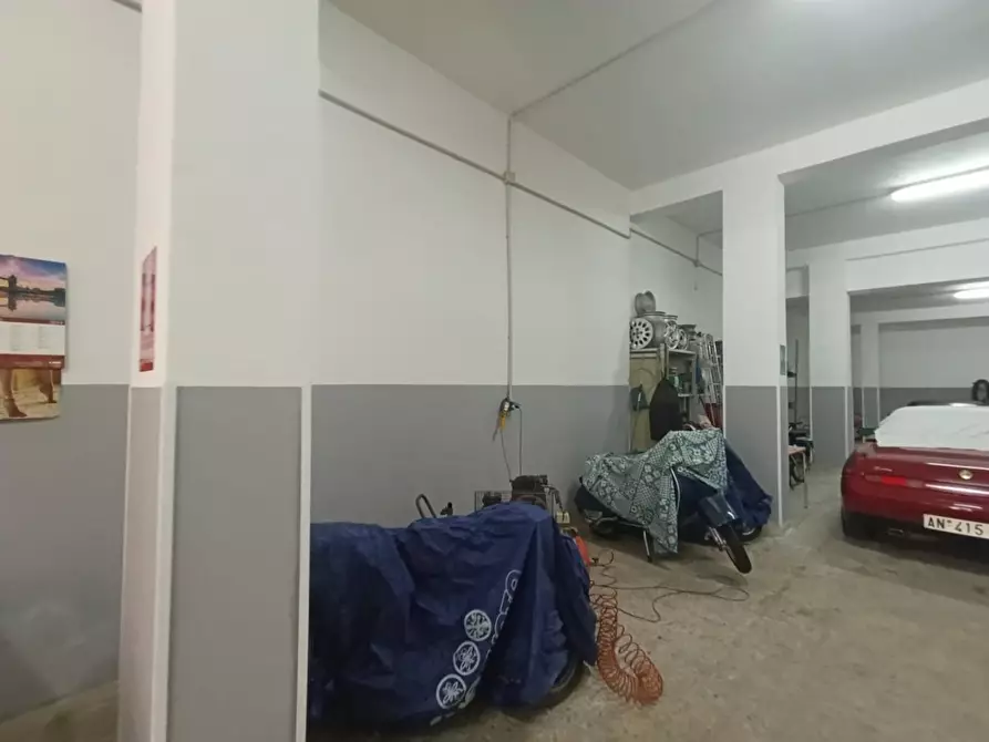 Immagine 18 di Magazzino in vendita  a Taranto