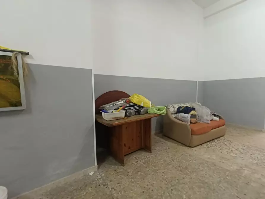 Immagine 5 di Magazzino in vendita  a Taranto