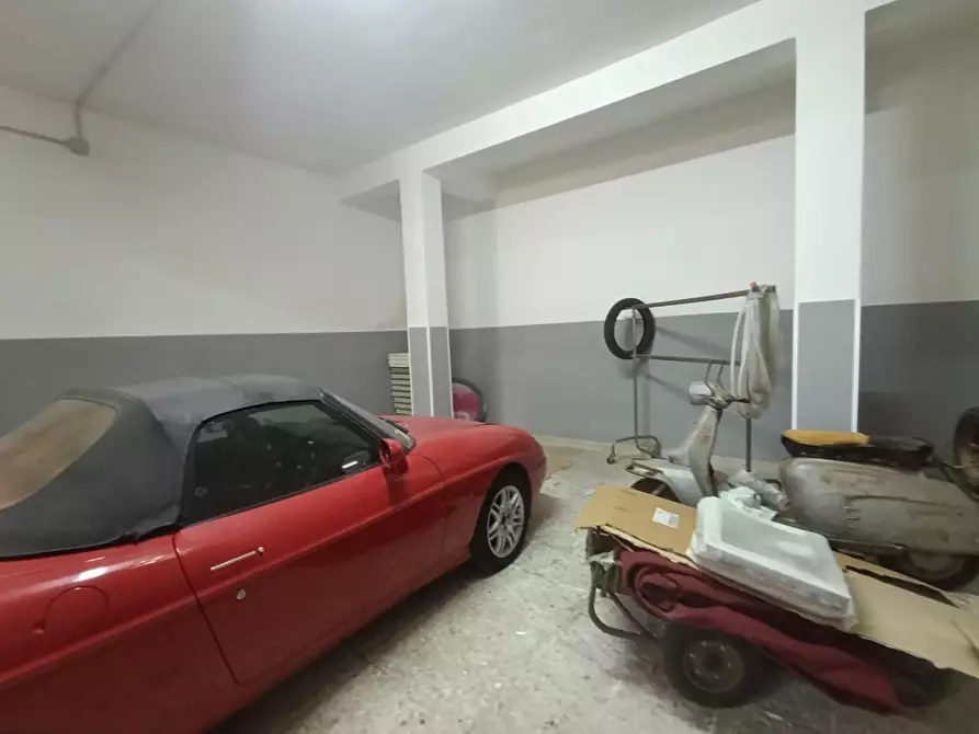 Immagine 12 di Magazzino in vendita  a Taranto