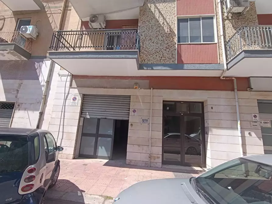 Immagine 1 di Magazzino in vendita  a Taranto