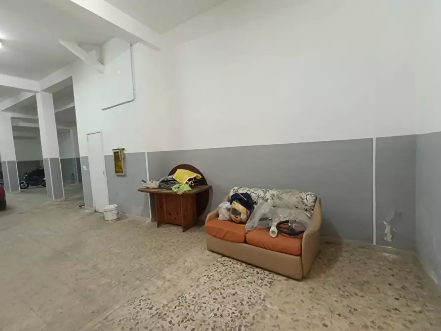 Immagine 17 di Magazzino in vendita  a Taranto