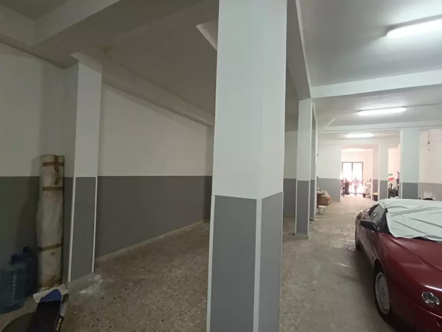 Immagine 9 di Magazzino in vendita  a Taranto