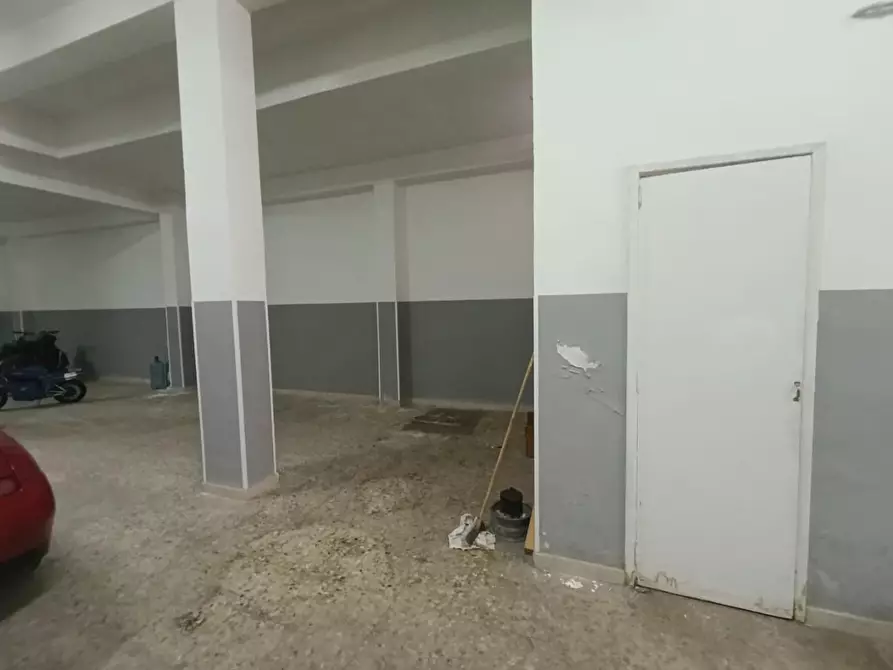 Immagine 16 di Magazzino in vendita  a Taranto