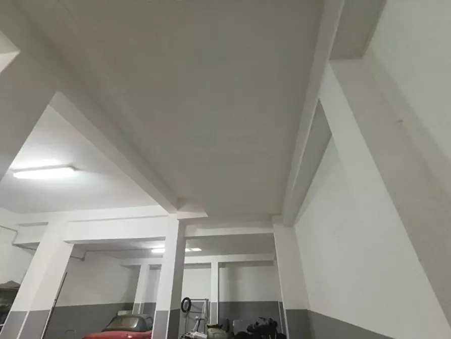 Immagine 14 di Magazzino in vendita  a Taranto