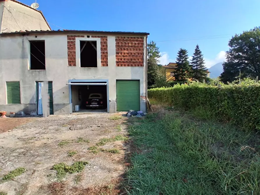 Immagine 1 di Deposito in vendita  a Capannori