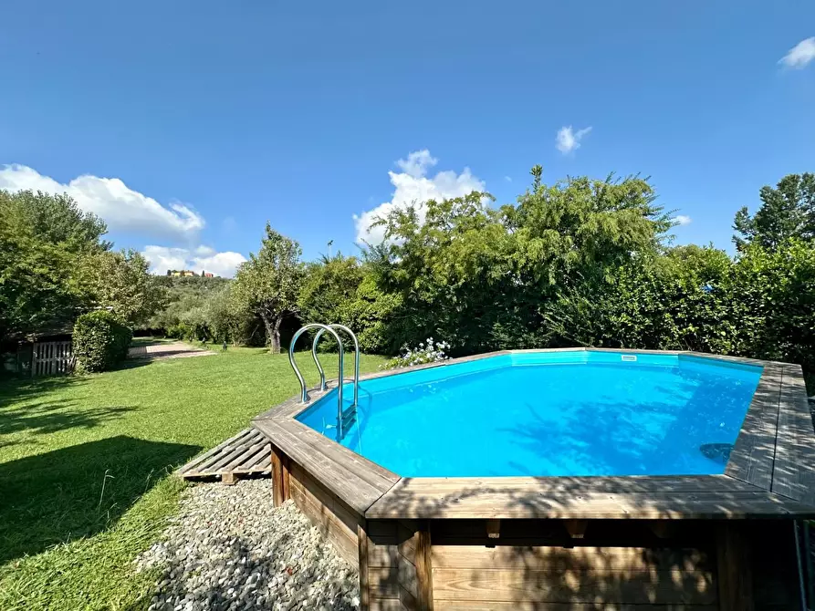 Immagine 39 di Rustico / casale in vendita  a Lucca