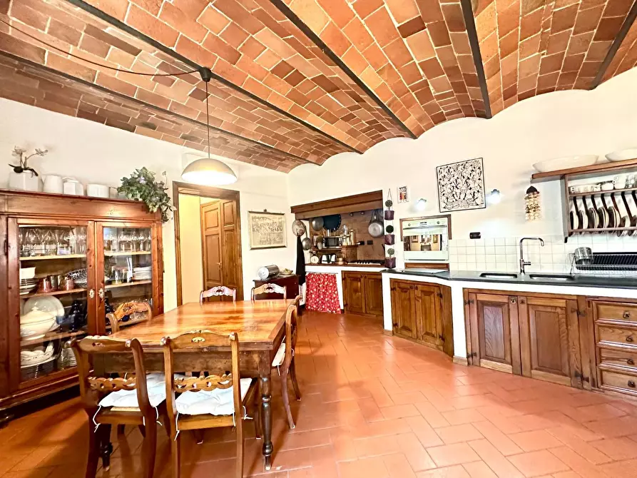 Immagine 13 di Rustico / casale in vendita  a Lucca