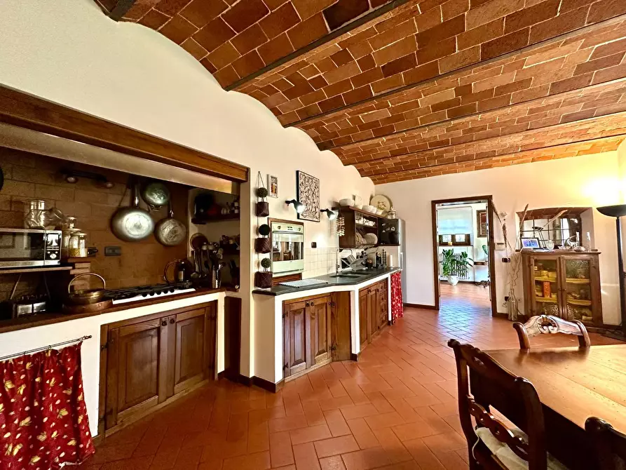 Immagine 14 di Rustico / casale in vendita  a Lucca