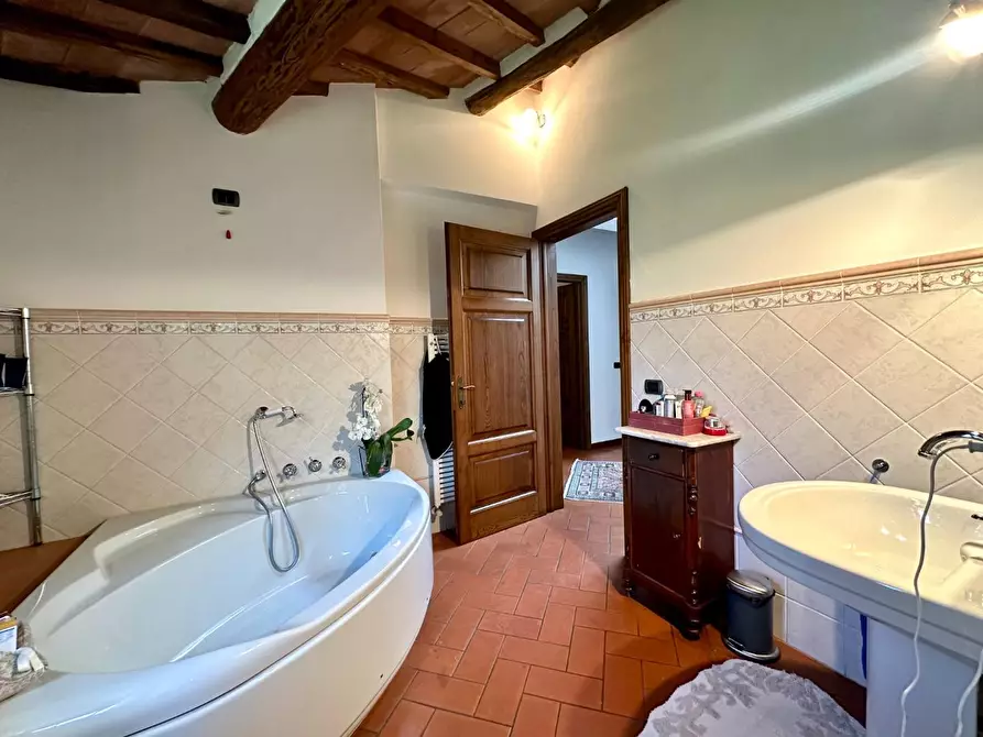 Immagine 56 di Rustico / casale in vendita  a Lucca