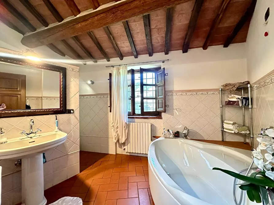 Immagine 55 di Rustico / casale in vendita  a Lucca