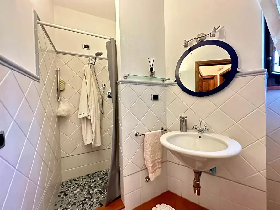 Immagine 16 di Rustico / casale in vendita  a Lucca