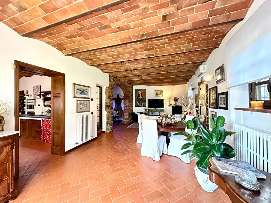 Immagine 40 di Rustico / casale in vendita  a Lucca