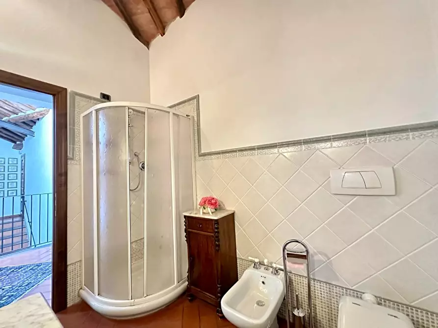 Immagine 30 di Rustico / casale in vendita  a Lucca