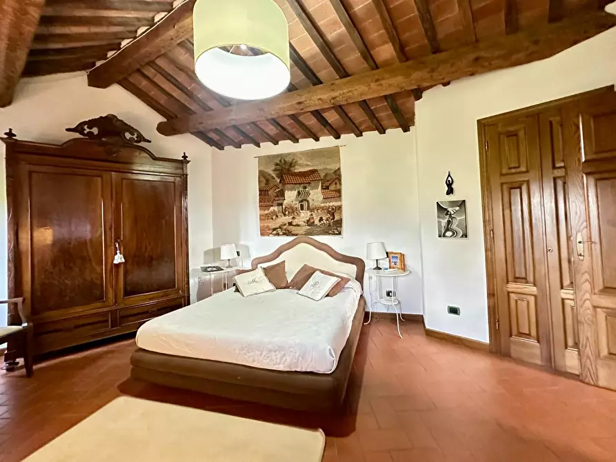 Immagine 49 di Rustico / casale in vendita  a Lucca
