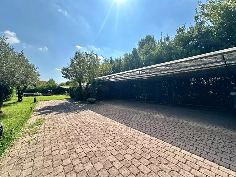 Immagine 59 di Rustico / casale in vendita  a Lucca