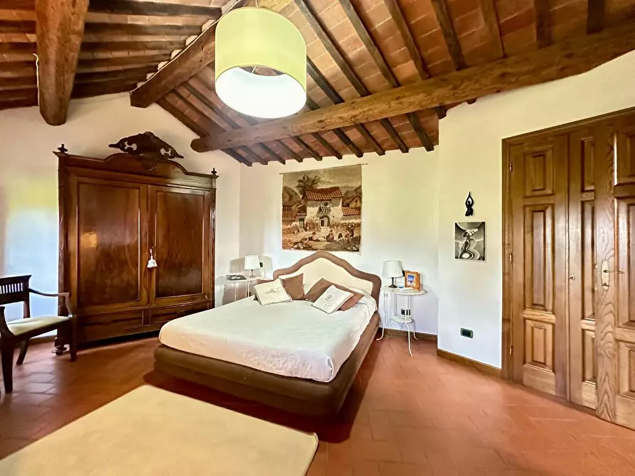 Immagine 19 di Rustico / casale in vendita  a Lucca